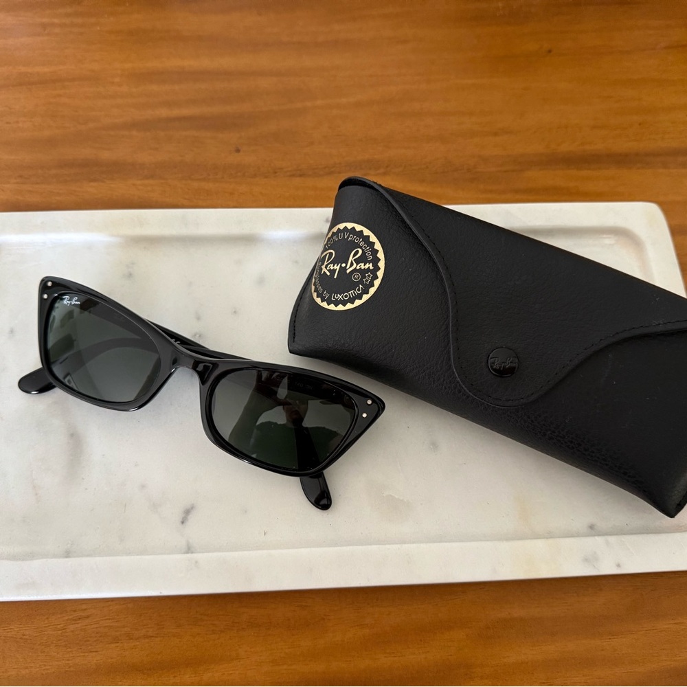 Ray-Ban Black Cat-Eye Sunglasses with Dark Green Lenses